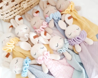 Dou-dou-Conejito, Trapito de apego, Amigurumi, Regalo para bebé, Recién nacido, Regalo embarazo, Baby shower, Personalizado, Handmade