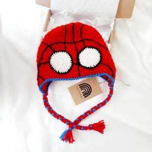 Häkelmütze inspiriert von Mayday Parker, Spiderman, Geschenk für Babys, Geburtstagsgeschenk.