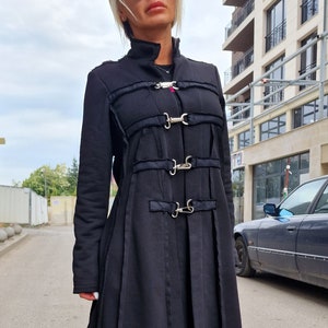 ゴシックコート、派手なコート、アシンメトリーコート、アバンギャルドな服、女性用ブラックコート