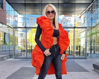 Oranje puffervest ruches sculpturaal gewatteerd avant-garde volumineus statement gelaagdheid bovenkleding dames