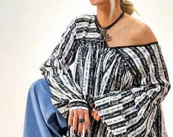Blusa asimétrica en blanco y negro: Top drapeado vanguardista