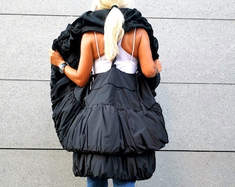 Ekstrawagancka kurtka, Czarna kurtka puchowa, Kurtka bez rękawów, Kurtka imprezowa Avant Garde, Nieregularna kurtka z falbankami, Kamizelka Avant Garde