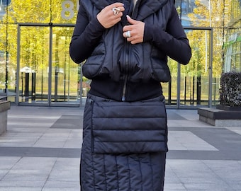 Zwarte gewatteerde vest met capuchon en maxi-rok set, avant-garde gotische tweedelige outfit