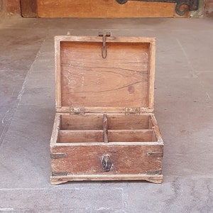 Holz Vierfach Vintage Gewürzdose, Holz Masala Box, Holz ganze Gewürzdose, antike Küche dekorative Gewürzdose,