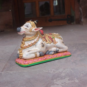 Handmade Wooden Nandi Statue: Hand-Carved Indian Decor