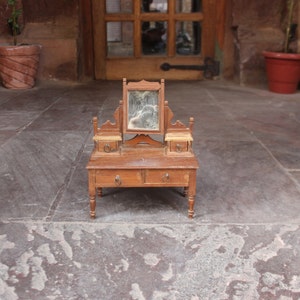 Coiffeuse miniature vintage en teck : objets de collection