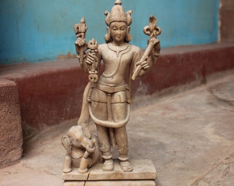 古代インドのシヴァ神、アンティークなインドの石の彫刻、13 世紀以前