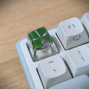 Tangentbord - Lucky Real Four Leaf Clover Handgjort irländskt mekaniskt harts-tangentbord Gåva Tur