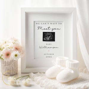 Simple Digital Pregnancy Announcement |spring/summer-themed pregnancy announcement Canva template