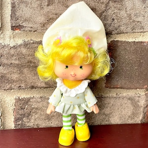 Versión EUROPEA - "Strawberry Shortcake" Lemon Meringue Doll / España - Tarta de Fresa / "SCENTED" / Reeción 2020.