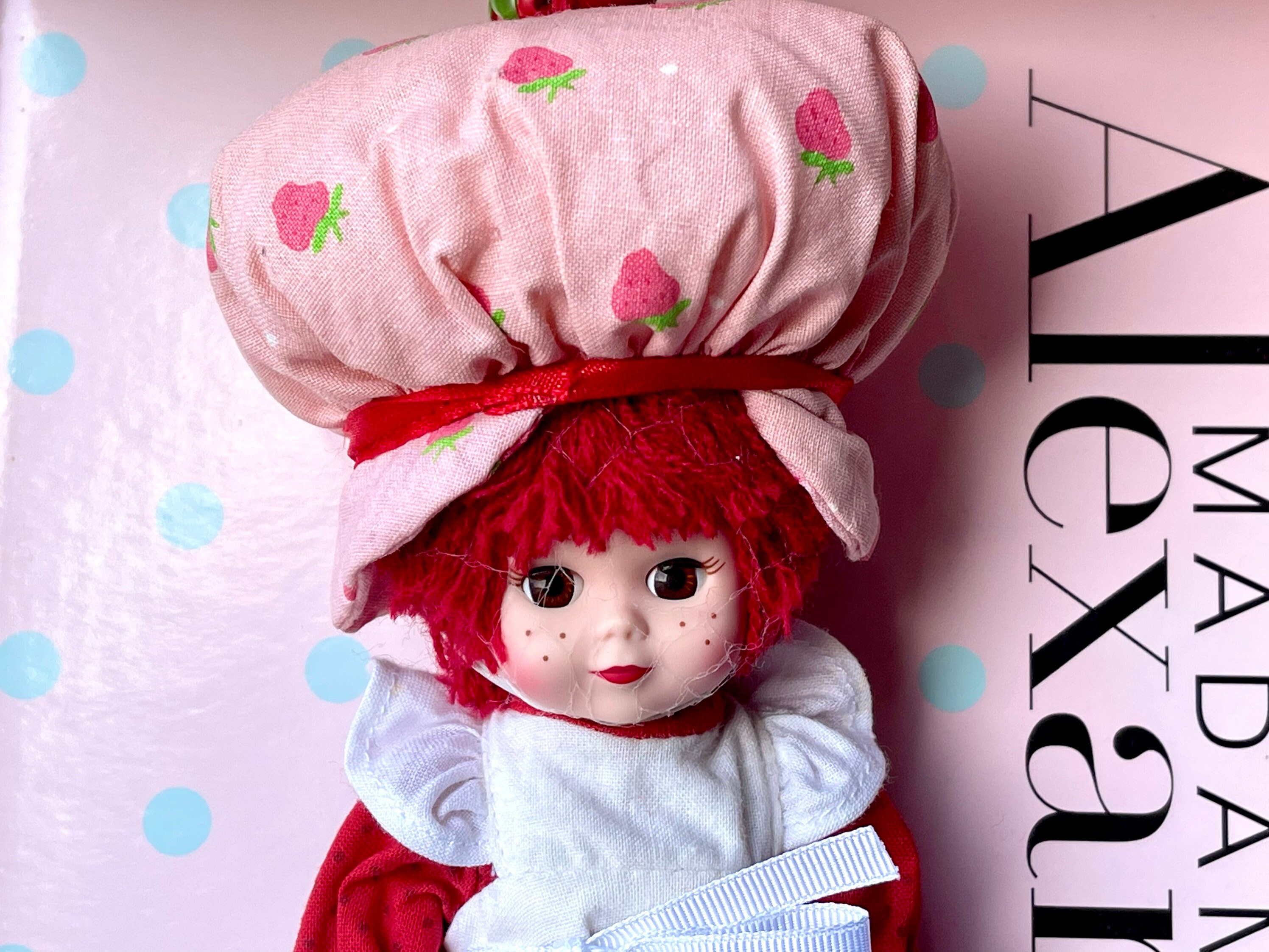 Madame Alexander Strawberry Shortcake 8” Doll & Custard Cat Pet  display picture 1