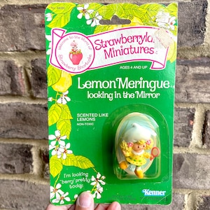 NEW / SEALED - Lemon Meringue "Looking in the Mirror" Mini | Strawberry Shortcake Figurine | Strawberryland Miniatures.