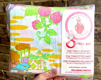 NEW / SEALED / Berry RARE: 1980s Vintage Strawberry Shortcake 3 Piece Bedding Set.