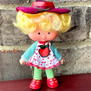 BRASIL EXTREMADAMENTE Raro: 1980s Strawberry Shortcake "Little Apple" (Macazinha) / Primera Colección / Estrela do Brazil.
