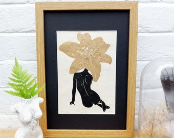 Lily Linocut Wall Art, Gold Nude Print, Arte floral original impreso a mano, regalo para ella