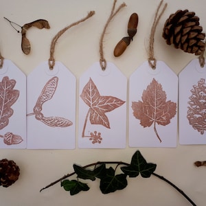 5x Linolschnitt Geschenkanhänger, Alternative Geschenkanhänger, rustikales Geschenk für Naturliebhaber, Wald Themen Bronze Geschenkanhänger