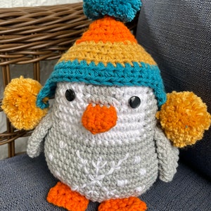 Penguin, crocheted, with removable hat