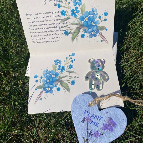FORGET ME NOT | Worry bear | Forget me not flowers | Pocket hug | Pressed flower gift | Forget me not gift | Plantable Gift | Plant Me Card