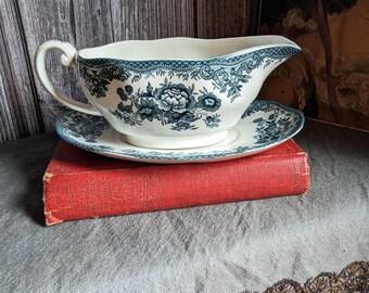 Enoch Wedgwood gravy boat and under saucer 'Asiatic Pheasants'