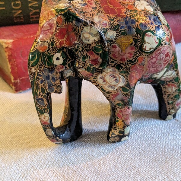 Petit éléphant en papier mâché du Cachemire