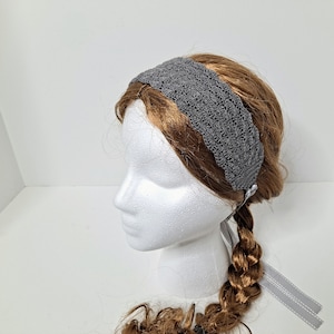 Fashion headband for women and girls, with crochet shells pattern, in a lovely dark grey color.