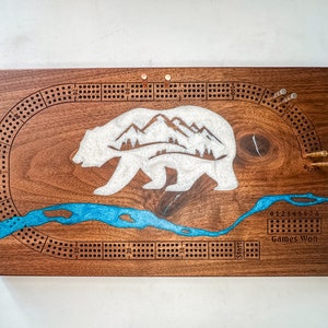 Planches de cribbage | Lames de lit de bébé Bear Mountain River en résine époxy noyer et érable | Cadeau personnalisé pour la fête des pères