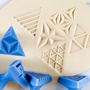 Timbro triangolare I Set di timbri per ceramica I Timbro per argilla polimerica I Timbro per goffratura I Strumenti per argilla polimerica I Strumenti per ceramica I Timbri per texture in argilla