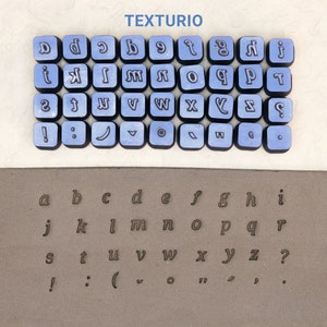 Francobolli per ceramica Texturio, strumenti per argilla polimerica, timbro per sapone, strumenti per ceramica per scultura di argilla, timbri per texture in argilla, set di timbri Noto minuscolo da 4 mm