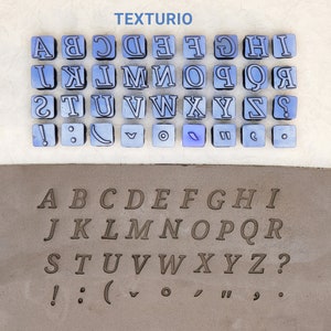 Timbri in ceramica Texturio, strumenti in argilla polimerica, timbro per sapone, strumenti in ceramica per scolpire l’argilla, timbri con texture in argilla, set di timbri Noto maiuscolo da 10 mm