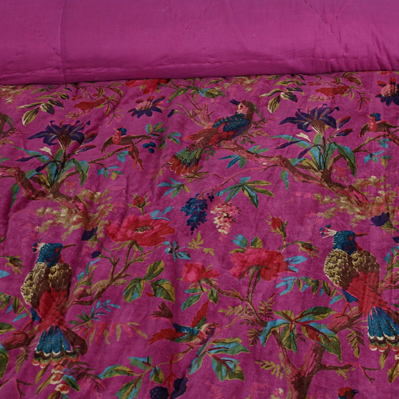 Birds of paradise Magenta 250 GSM Velvet Quilt image 4