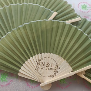 Ventagli personalizzati in tessuto verde salvia personalizzati Bomboniere per matrimoni Regali Ospiti Ventaglio di stoffa bianco inciso in massa Regalo Quinceanera Ventaglio pieghevole