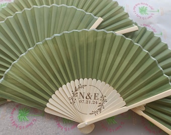 Personalized Custom Sage Green Fabric Fans Wedding Party Favors Gifts Guests Bulk Engraved White Cloth Fan Quinceanera Gift Folding Hand Fan