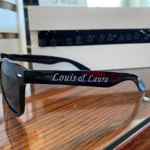 black personalized sunglasses wedding party favors gifts for guests bulk custom sunglasses birthday gifts music concert souvenirs grad gifts class of 2024 school university gifts ball gown sports games travel gifts real estate sunglasses dubai