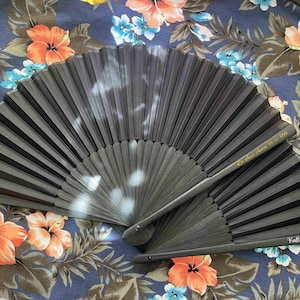 Personalized Fans Black Silk Folding Hand Fans Wedding Halloween Party Favors Fans Bulk Gothic Wedding Gifts for Guests Custom Printed Fans