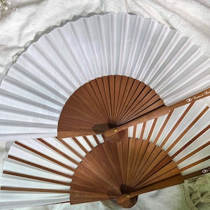 Ventagli pieghevoli stampati personalizzati, ventagli in tessuto bianco per matrimoni di alta qualità, bomboniere per gli ospiti, ventagli in legno vintage all'ingrosso, ventagli personalizzati
