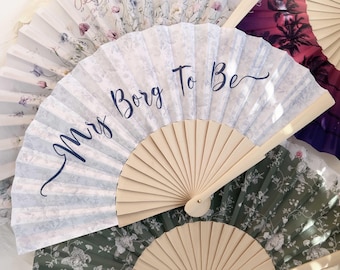 Personalized Wedding Hand Fans Custom Folding Handheld Fans Party Favors Gifts Guests Bulk Wooden Cloth Fans Vintage Floral Print Fabric Fan