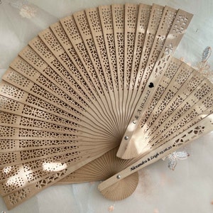 Personalized Wedding Favors Sandalwood Fans Bulk Rustic Wedding Party Custom Hand Fans Gifts Guests Wood Folding Fans Bridal Shower Gifts
