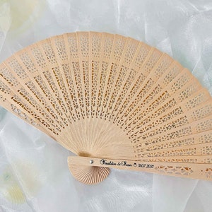 Personalized Sandalwood Fans Wedding Favors Fans in Bulk Gifts for Guests Decor Beach Party Custom Wooden Fans Bridesmaid Bridal Shower Gift