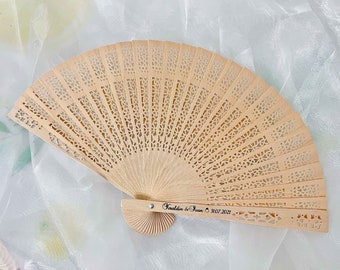 Personalisierte Sandelholz Fans Hochzeit Gefälligkeiten Fans in loser Schüttung Geschenke für Gäste Dekor Strandparty Benutzerdefinierte Holzfächer Brautjungfer Brautdusche Geschenk