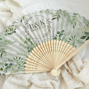 Ventagli personalizzati Ventagli in tessuto floreale personalizzati Bomboniere per feste di matrimonio Regali per ospiti Ventagli pieghevoli all'ingrosso Ventagli in tessuto per Quinceanera Ventagli portatili con LOGO