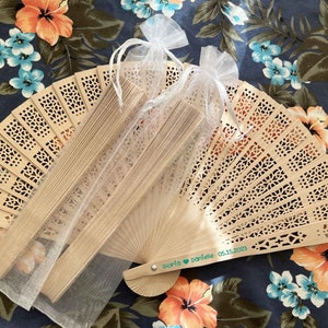 Personalisierte Sandelholzfächer, weißer Organzabeutel, Hochzeitsgeschenke für Gäste, faltbare Handfächer, Junggesellenabschied, Brautparty, Geschenke aus Holz