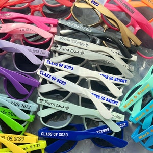 Personalized Wedding Sunglasses Bulk Custom Printed sunglasess Party Favors Gifts for Guests School Graduation Class of 2025 Company Logo Shades Gifts White black glasseses birthday gifts baby shower gifts for guests uv sunglasses royal blue sunglasses travel gifts cancun cruise gifts beach sunglasses ski shades Custom polarized sunglasses Personalized UV protection sunglasses Lunettes de soleil de mariage Personalisierte Sonnenbrillen Hochzeitssonnenbrille baseball hockey football sports gifts