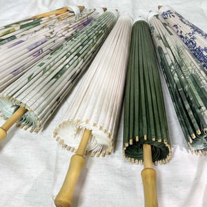 Ombrelloni personalizzati fatti a mano Ombrello monogramma per matrimonio sulla spiaggia Ombrelloni con decorazioni floreali di alta qualità Ombrelloni vintage Regali per servizi fotografici