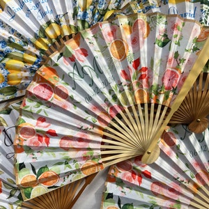 Ventagli da matrimonio personalizzati Ventagli in tessuto pieghevoli personalizzati Bomboniere Regali per gli ospiti Ventagli in tessuto con stampa floreale di limoni all'ingrosso Handfacher