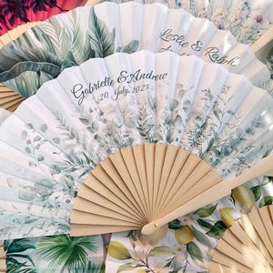 Personalized Wedding Fans Custom Folding Hand Fans Sage Green Floral Printed Wooden Cloth Fans Party Favors Gift Bulk Fabric Fans Handfacher
