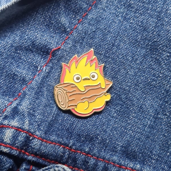 Calcifer- Ghibli - Soft Enamel Pin Badge - Howls Castle - Mignon Totoro Esthétique Anime Sac à dos Drôle De Mème Cadeau d’anniversaire pour garçon Petite amie
