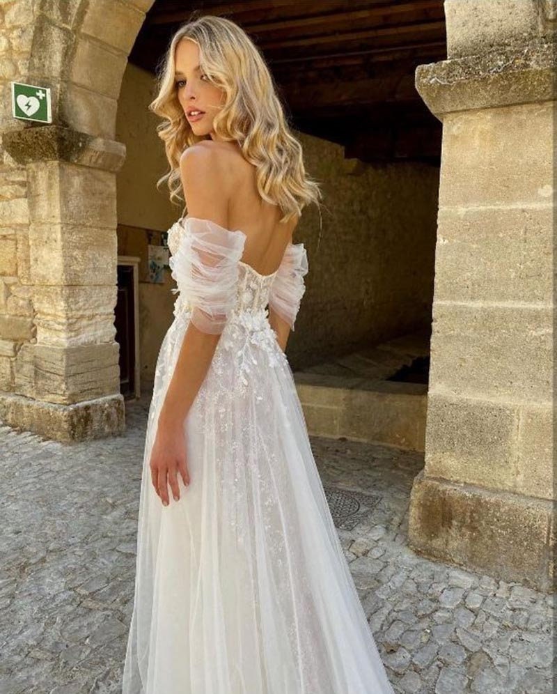 White Ivory Boho Wedding Dress Vintage Lace 2022 with Spaghetti Straps  Bride Dress High Split Beach Bridal Gown - China Wedding Dress and Bridal  Gown price