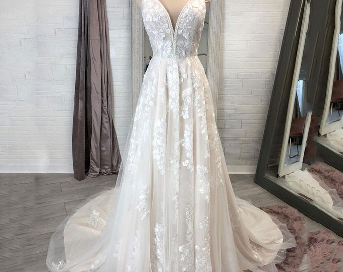 Stylish Straps Aline Beading Evening Maxi Dress Sleeveless V-Neck Wedding Guest Dress