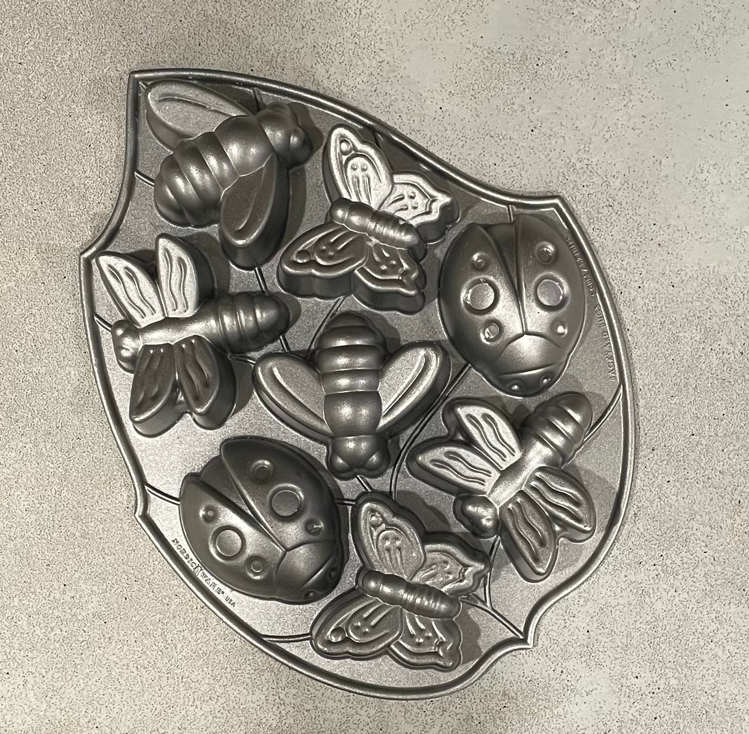 Nordic ware top backyard bugs pan