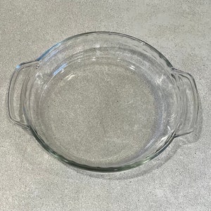 9&quot; Vintage Scalloped Pie Plate Clear Glass Pie Baking Dish Pie Plate with Thick 4 1/2&quot; Handles Anchor Hocking 1075 a 9&quot; x 1 3/4&quot; Pie Plate